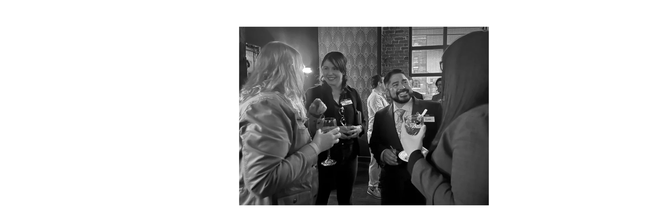 Miembros del Comité de Abogados y simpatizantes de Heartland reunidos en un evento.
